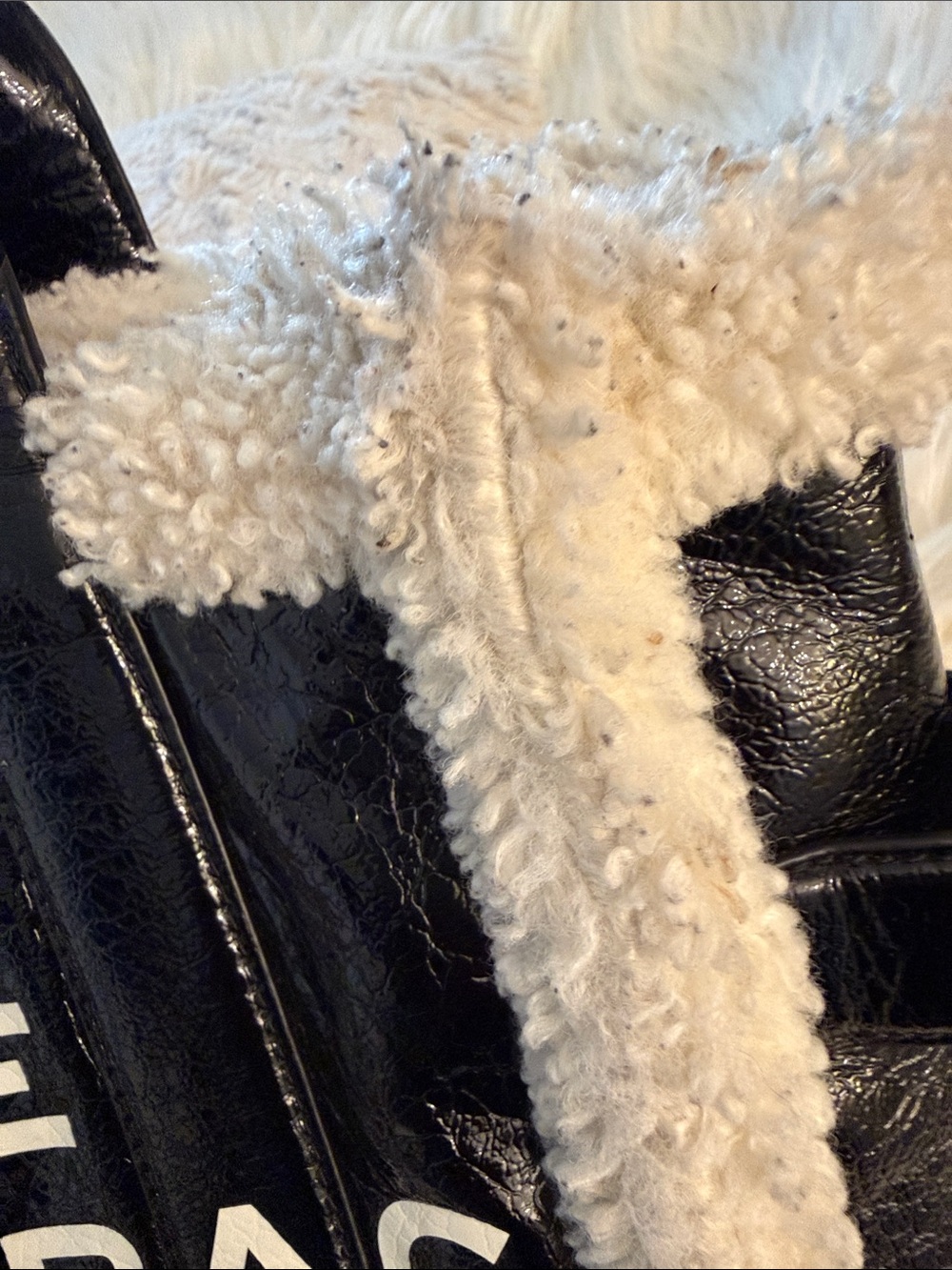 Marc Jacobs Crinkled Leather The Tote Bag Marc Jacobs Shearling - Picture 9 of 16